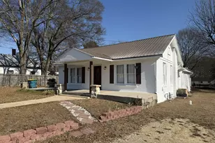 86 Luckie St, Lavonia, GA 30553 - Photo 1