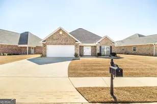 420 Lamplight Dr, Byron, GA 31008 - Photo 2