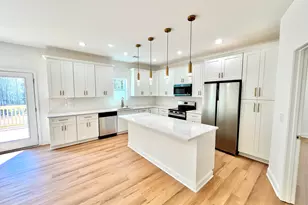 204 Custer Cir, Griffin, GA 30223 - Photo 4