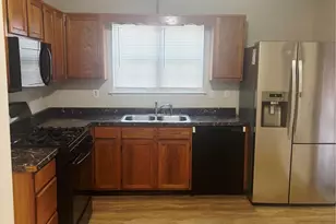 557 Crestridge Ct, Stone Mountain, GA 30083 - Photo 4