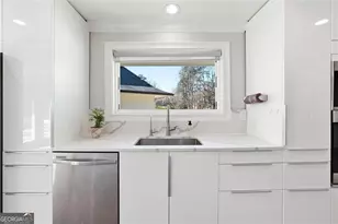 6179 Windsong Way, Smoke Rise, GA 30087 - Photo 18