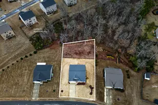 35 Blossom Wood Dr, Senoia, GA 30276 - Photo 2