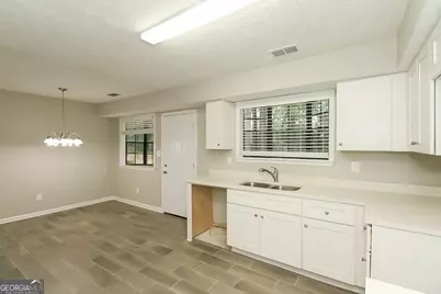 8070 Linda Court, Jonesboro, GA 30238 - Photo 6