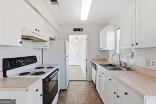 8 Larchmont Ct, Savannah, GA 31419 - Photo 8