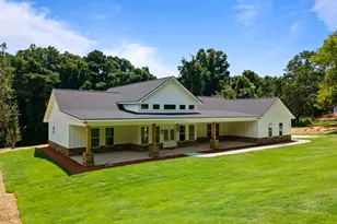 1000 Foxcroft Dr, Lagrange, GA 30240 - Photo 2