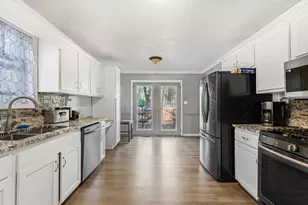 6851 Creekwood Dr, Douglasville, GA 30135 - Photo 6