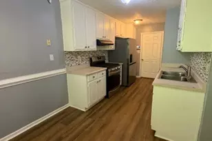 190 Oakwood Cir, Stockbridge, GA 30281 - Photo 4
