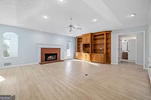 605 Chenocetah Dr, Cornelia, GA 30531 - Photo 4