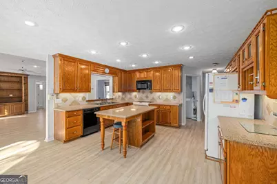 605 Chenocetah Drive, Cornelia, GA 30531 - Photo 8