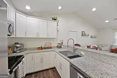 1318 Whitfield Park Drive, Savannah, GA 31406 - Photo 10