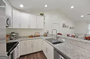 1318 Whitfield Park Dr, Savannah, GA 31406 - Photo 10