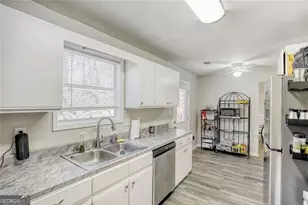 1049 Autumn Crest Dr, Stone Mountain, GA 30083 - Photo 16