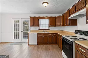 1684 Hunting Creek Dr SE, Conyers, GA 30013 - Photo 10