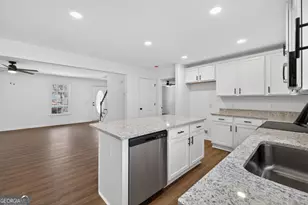 546 Creek View Dr, Hoschton, GA 30548 - Photo 10