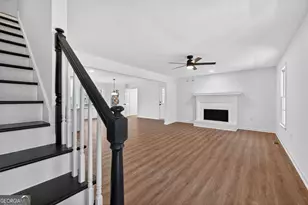 546 Creek View Dr, Hoschton, GA 30548 - Photo 4