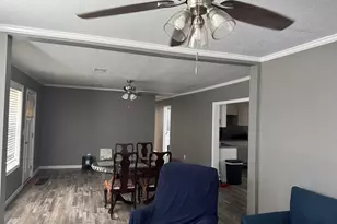 10 Grove St, Hazlehurst, GA 31539 - Photo 2