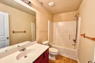 402 Sweetwood Ct, Lagrange, GA 30241 - Photo 12