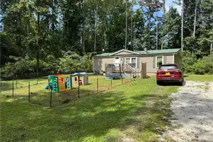 40 Cherokee Cir, Buchanan, GA 30113 - Photo 1