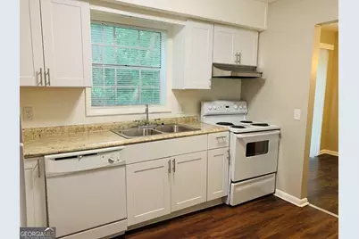 1069 Laurel Lane NW #B, Conyers, GA 30012 - Photo 4