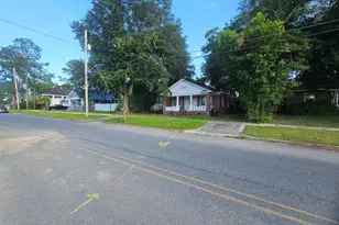 604 Hicks St, Waycross, GA 31501 - Photo 1