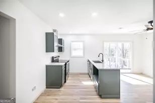 103 Spring St, Warner Robins, GA 31088 - Photo 12