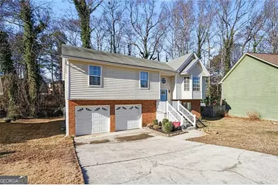 958 Redan Crescent Drive, Stone Mountain, GA 30088 - Photo 2