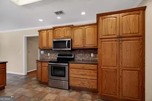 502 Ashford Cir, Lagrange, GA 30240 - Photo 10