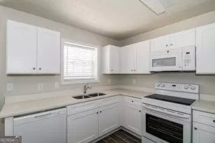 6902 Malvern Ct, Lithonia, GA 30038 - Photo 8