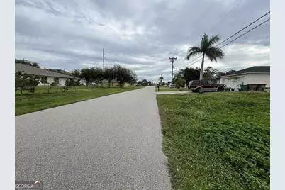 112 SW 38th Terrace, Cape Coral, FL 33914 - Photo 4