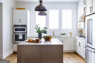 1298 Chelsea Cir NW, Atlanta, GA 30318 - Photo 2