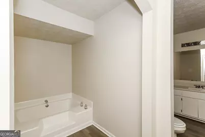 1070 Salisbury Trail, Riverdale, GA 30296 - Photo 10