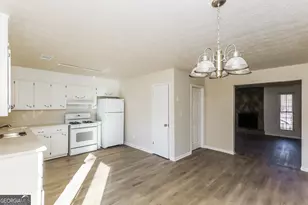 1070 Salisbury Trail, Riverdale, GA 30296 - Photo 6