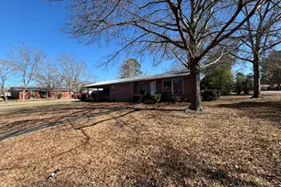 216 E Peter St, Cochran, GA 31014 - Photo 2