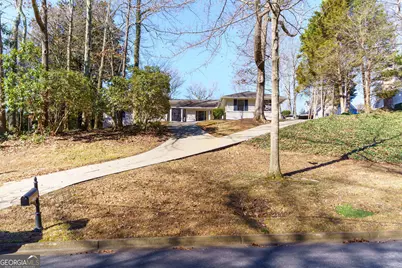 7330 Hunters Branch Drive NE, Atlanta, GA 30328 - Photo 2