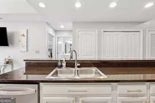 3040 Peachtree Rd NW, Atlanta, GA 30305 - Photo 16