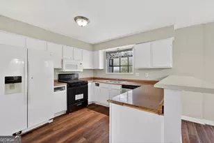 1142 Chapman Cir, Stone Mountain, GA 30088 - Photo 10