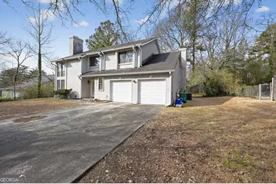 1142 Chapman Circle, Stone Mountain, GA 30088 - Photo 2