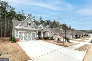 455 Timberbrook Dr, Sharpsburg, GA 30277 - Photo 2