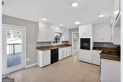 551 Hickory Hills Court, Stone Mountain, GA 30083 - Photo 18