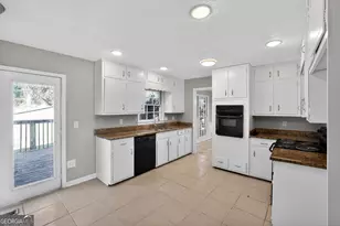 551 Hickory Hills Ct, Stone Mountain, GA 30083 - Photo 18