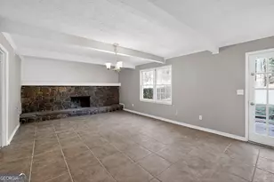 551 Hickory Hills Ct, Stone Mountain, GA 30083 - Photo 10