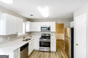 3711 Plantation Mill Dr, Buford, GA 30519 - Photo 4