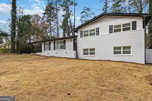 2275 Country Club Ln SW, Atlanta, GA 30311 - Photo 2