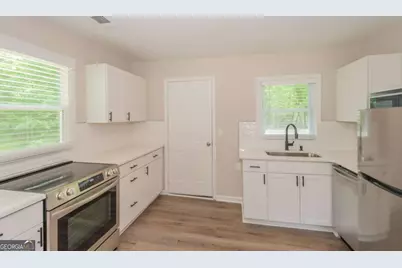 525 Baker Circle NW, Atlanta, GA 30318 - Photo 8