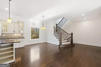 7611 Regency Circle, Sandy Springs, GA 30350 - Photo 14