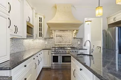 7611 Regency Circle, Sandy Springs, GA 30350 - Photo 12