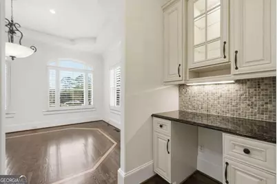 7611 Regency Circle, Sandy Springs, GA 30350 - Photo 18