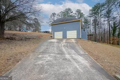 715 Lake Point Drive, Woodstock, GA 30189 - Photo 2