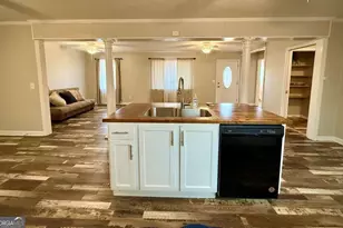 36 N Cromartie St, Hazlehurst, GA 31539 - Photo 10