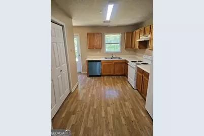 2313 Laura Court NE, Milledgeville, GA 31061 - Photo 2